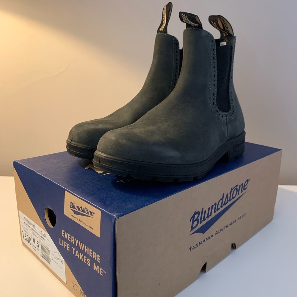 Blundstone women’s elastic sided boot style 1630, size US women’s 7.5